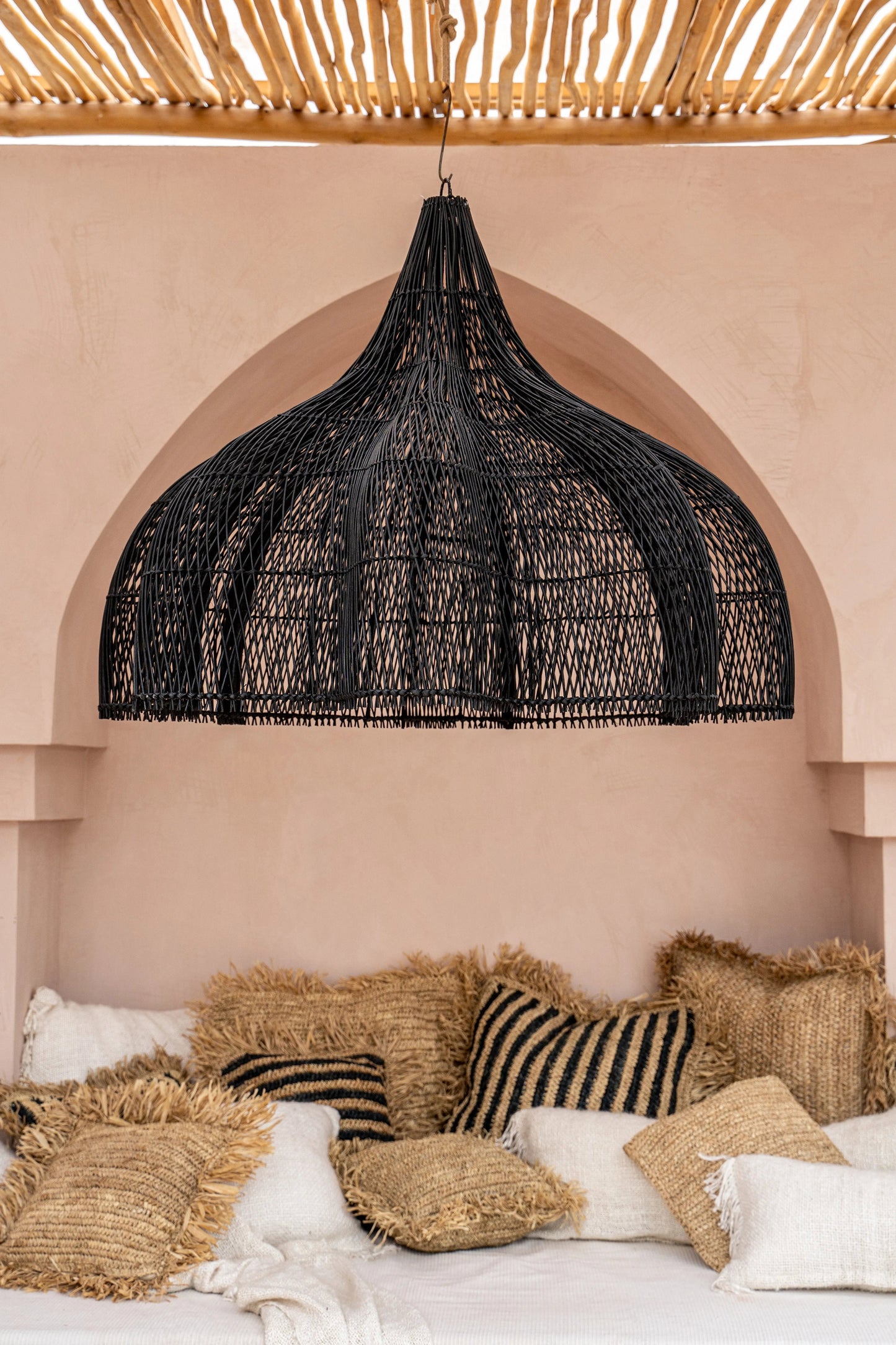 THE WHIPPED PENDANT - Black XL (Diam: 110cm)