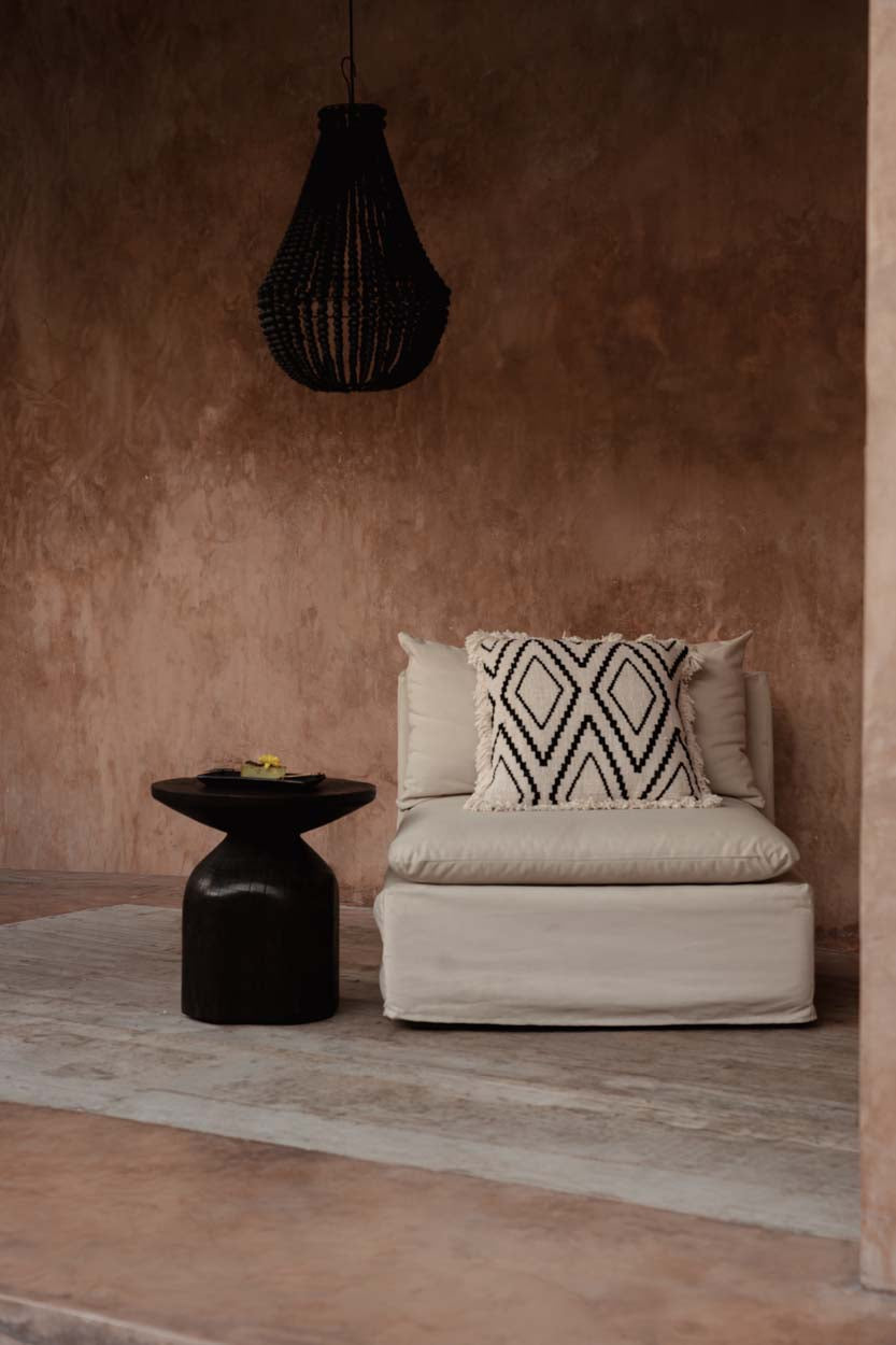 THE TEARDROP CHANDELIER - Black M