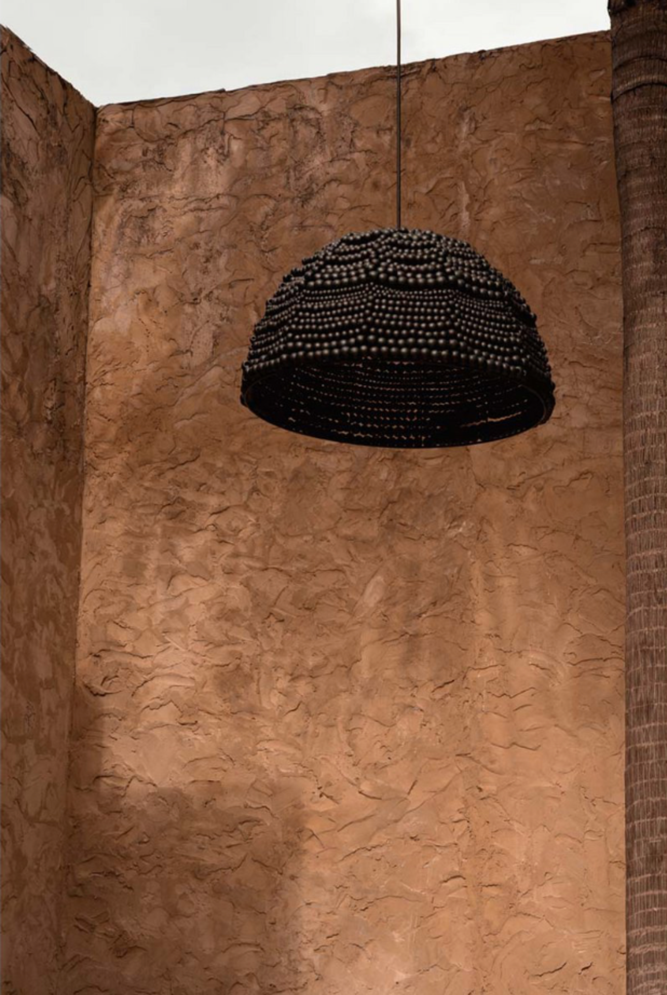 THE WOODEN BEAD DOME PENDANT - Black